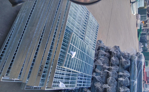 鍍鋅鋼格柵.jpg 鍍鋅鋼格柵.jpg