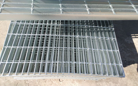 鋼格柵蓋板.jpg 鋼格柵蓋板.jpg