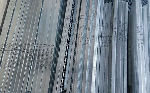 鍍鋅鋼格柵.jpg 鍍鋅鋼格柵.jpg