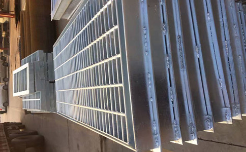 鍍鋅鋼格柵.jpg 鍍鋅鋼格柵.jpg