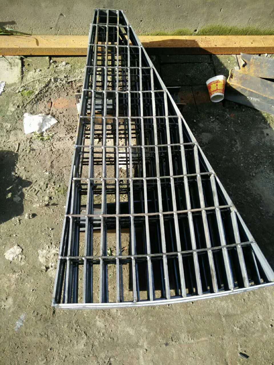 異型鋼格柵.jpg 異型鋼格柵.jpg